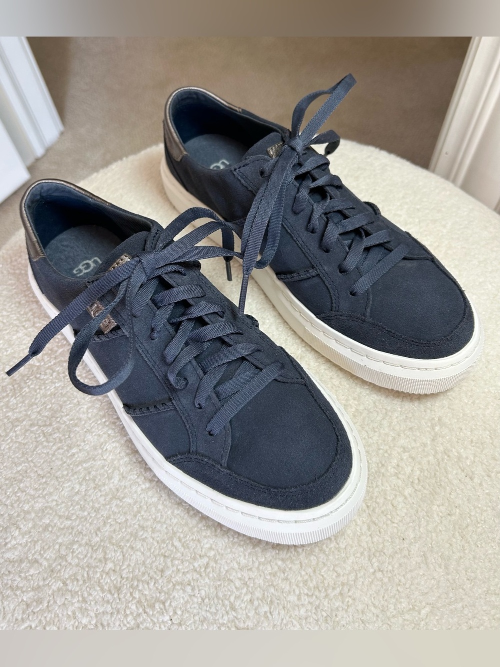 Ugg Suede and Canvas Alameda Sneaker Size 7 Navy - Picture 4 of 12
